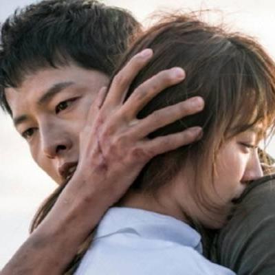 Loạt cảnh ôm khiến fan tan chảy khi xem phim Hàn