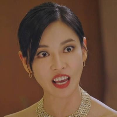 Cô giáo Cheon khiến khán giả "cười điên" với loạt biểu cảm ở 2 tập đầu
