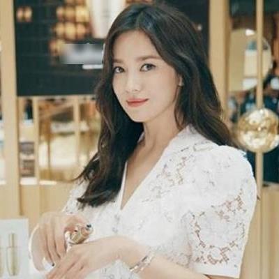 Mùi nước hoa "ruột" của sao Hàn: Song Hye Kyo trái ngược Son Ye Jin 