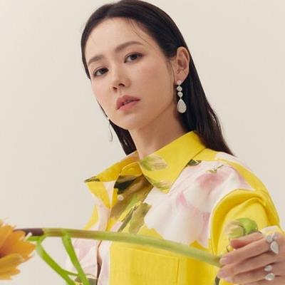 Song Hye Kyo và mỹ nhân Hàn thi nhau chụp hình với hoa trên tạp chí