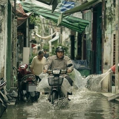 Nhờ Bố Già, cuộc sống ở hẻm nhỏ Sài Gòn tốt lên trông thấy