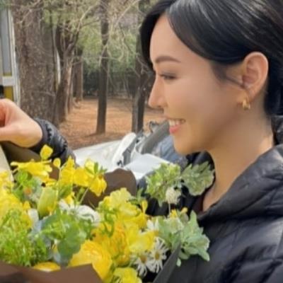Kim So Yeon được chồng gửi hoa đến phim trường nhân Valentine trắng