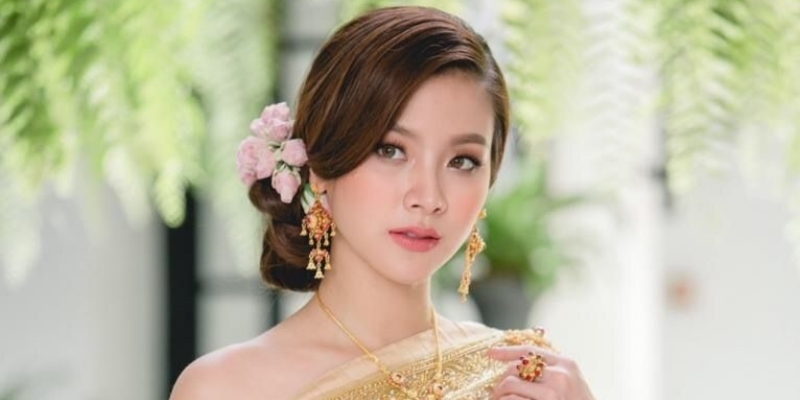 Baifern Pimchanok và mỹ nhân Thái Lan đọ sắc khi diện đồ truyền thống