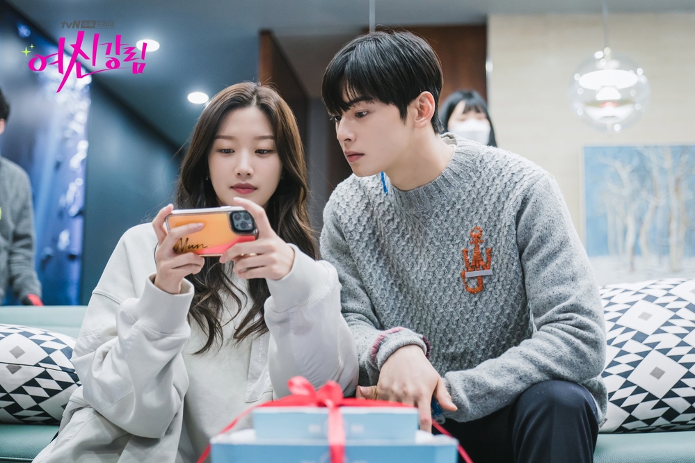 Cha Eun Woo Moon Ga Young và những cặp idol diễn viên Hàn đẹp nhất