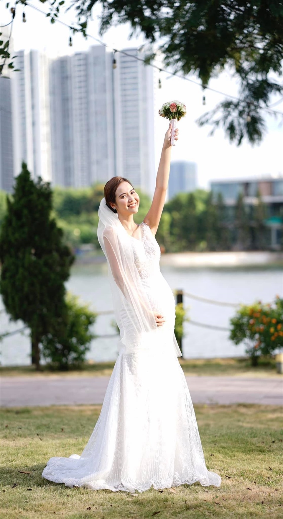 Lan Ngọc lấn át dàn sao Việt khi diện váy cưới trên màn ảnh nhỏ