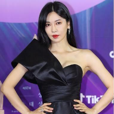 Kim So Yeon và những mỹ nhân mặc đẹp nhất lễ trao giải Baeksang 2021