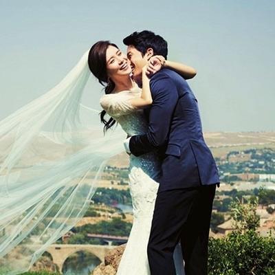 Ji Sung - Lee Bo Young và cuộc hôn nhân hạnh phúc đáng mơ ước của Kbiz