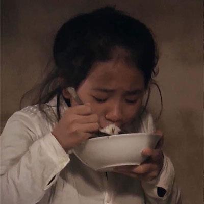 Lan Ngọc, Cao Thái Hà và loạt sao Việt khổ sở vì cảnh ăn