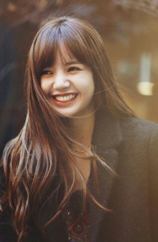 Nụ cười đẹp K-pop luôn là nét đặc trưng của các ngôi sao âm nhạc Hàn Quốc. Với hình ảnh này, bạn sẽ ngắm nhìn một nụ cười đầy tươi cười và hạnh phúc của một nữ ca sĩ nổi tiếng. Hãy cùng cười lên cùng với cô ấy nhé!