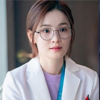 Bí mật bạn chưa biết về nữ bác sĩ Jeon Mi Do của Hospital Playlist