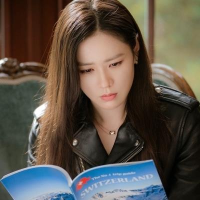 Thần sắc của dàn mỹ nhân Hàn Quốc khi chăm chú đọc sách 