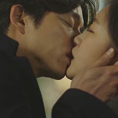 Lộ cảnh hôn của Gong Yoo - Kim Go Eun ở Goblin từng bị cắt 