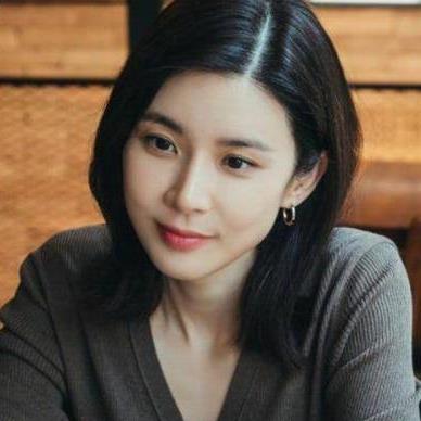 6 phim biến Lee Bo Young từ "bình bông di động" thành nữ thần thực lực