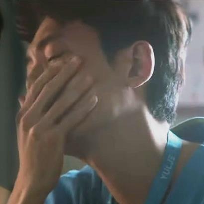 Hospital Playlist 2 tập 3: Jun Wan bàng hoàng vì bạn gái bị tai nạn 