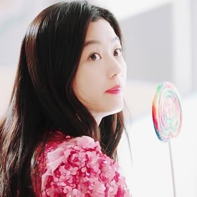 Jun Ji Hyun và dàn sao nữ Hàn khoe vẻ đáng yêu với kẹo lollipop