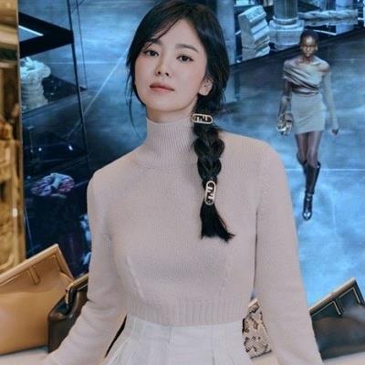 Song Hye Kyo dự sự kiện Fendi, Son Ye Jin làm đại sứ mỹ phẩm