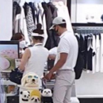 Lộ ảnh Son Ye Jin - Hyun Bin đi mua sắm, fan đòi cưới sớm anh chị ơi