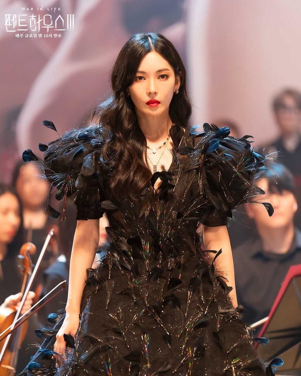 Phát hiện ra Seo Ye Ji mượn váy của ác nữ Penthouse ở phim mới: Sang chảnh ngang nhau nhưng điên nữ nổi hơn nhờ 1 điểm - Ảnh 3.