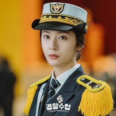 Krystal Jung và 7 nữ cảnh sát xinh đẹp của màn ảnh Hàn 