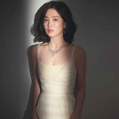 5 kiểu váy xuất sắc nhất mà Song Hye Kyo từng diện trong sự nghiệp 