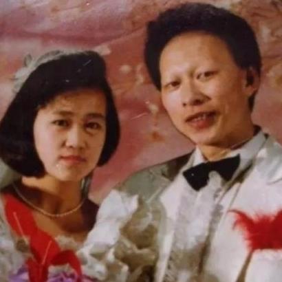 Lý Minh: Ác nhân Cbiz bị người đời ghét bỏ vẫn cưới vợ đẹp như hoa