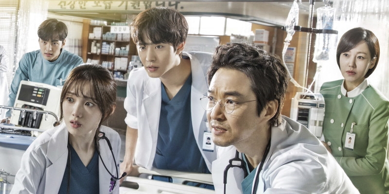 Dàn sao Dr. Romantic 2 sau 1 năm: Lee Sung Kyung thành công nhất?
