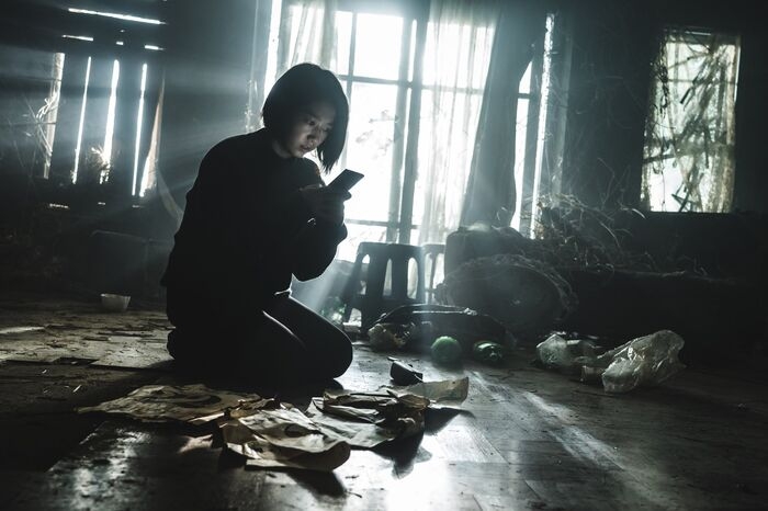 The Call: Bộ phim kinh dị “để đời” của Park Shin Hye