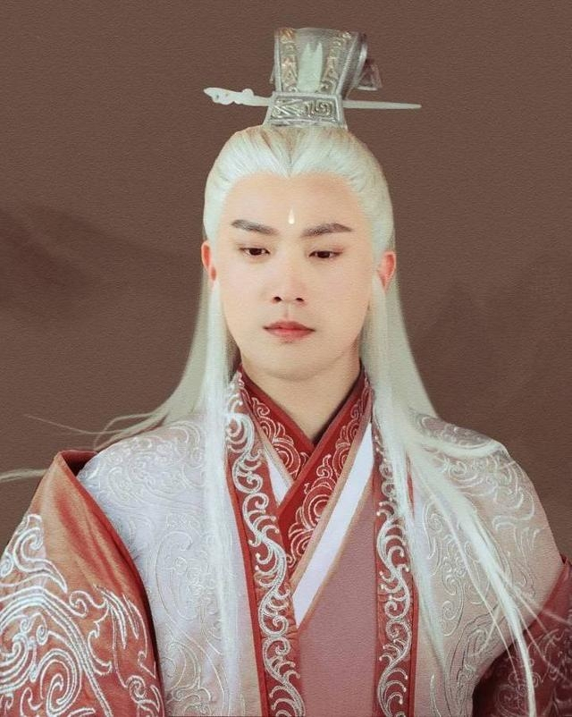 10 nam thần Cbiz đẹp ma mị với tóc trắng cổ trang Phùng Thiệu Phong như  tượng tạc Mã Thiên Vũ chuẩn thần tiên  Tinmoi