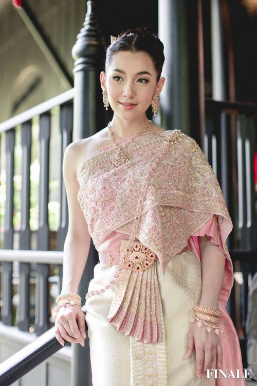 Những ngọc nữ màn ảnh Thái diện trang phục truyền thống đẹp nhất ...