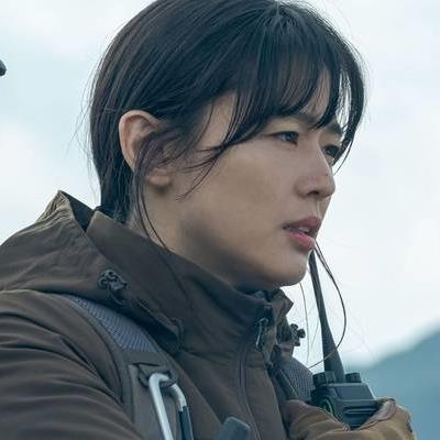 Kbiz hôm nay: Jun Ji Hyun tung loạt ảnh thần thái trong phim mới