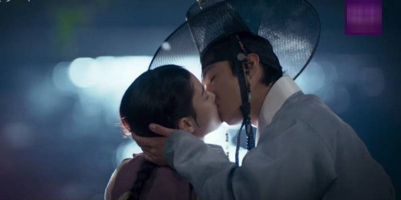 Kbiz hôm nay: Yoo Jung - Hyo Seop hôn, Red Sky có thành tích khủng