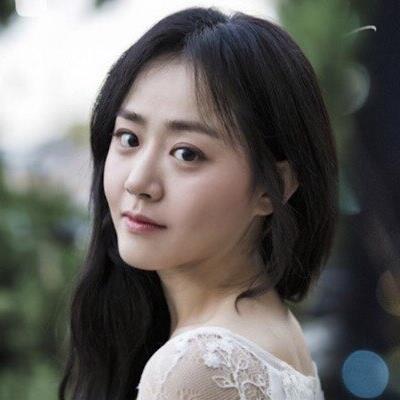 Moon Geun Young tái xuất, chuyện tình với Kim Bum bị khui lại