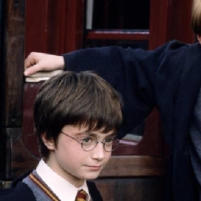 Top 8 khoảnh khắc gây cười cực mạnh của loạt phim Harry Potter