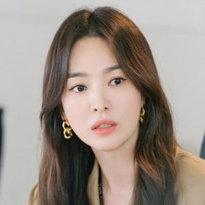 Jun Ji Hyun hoàn toàn "bại" dưới tay của Song Hye Kyo trong năm nay?