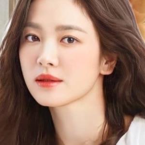 Song Hye Kyo thuở mới debut: Visual xinh lung linh dù makeup hơi lố