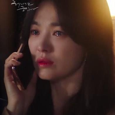 Song Hye Kyo lại khóc; Song Joong Ki gây sốt ở Rồng Xanh 2021