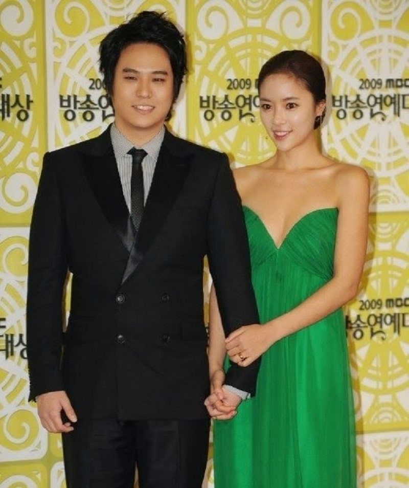 Hwang Jung Eum mặc váy cưới lần 2 tái hợp chồng đại gia