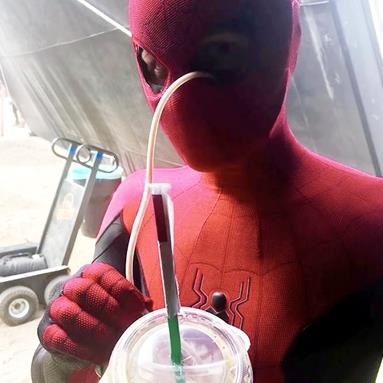 Những nổi khỗ của Tom Holland khi mặc trang phục Spider-Man