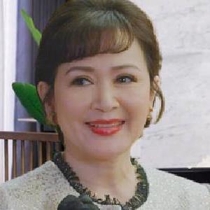 Vẻ đẹp tuổi U60 của NSND Minh Hoà - bà Kim Nhung (Thương Ngày Nắng Về)
