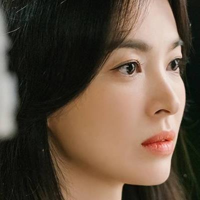 Song Hye Kyo theo dõi Jang Ki Yong trên IG: Việc chưa từng có tiền lệ
