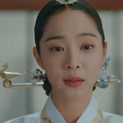 Seol In Ah: Nữ phụ trong The Office Blind Date, từng đóng Mr. Queen
