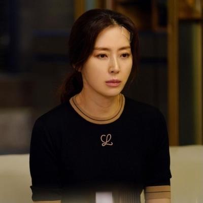 Tái xuất gần chung thời điểm, Song Hye Kyo thua đau trước Song Yoon Ah