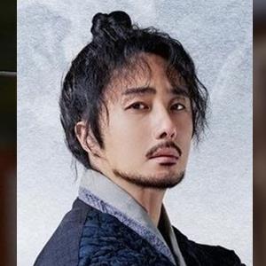 3 lý do Jung Il Woo xứng danh "Hoàng tử cồ trang" màn ảnh Hàn