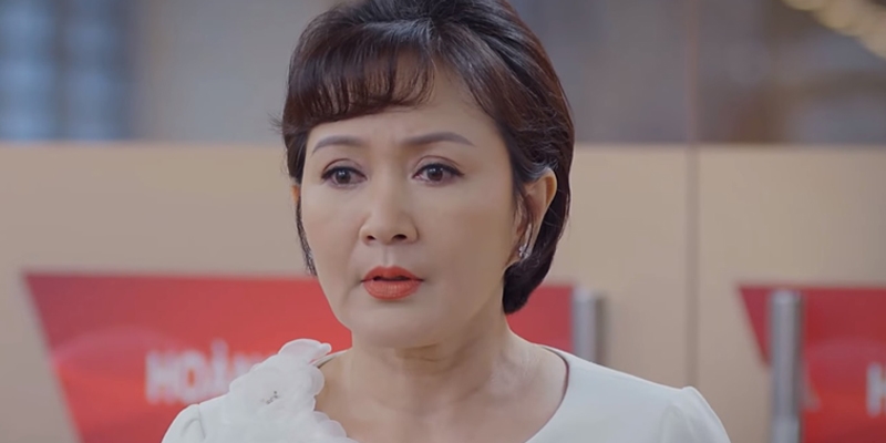 Bà Nhung ngỡ ngàng khi Vân Trang đeo vòng giống con gái bà năm xưa