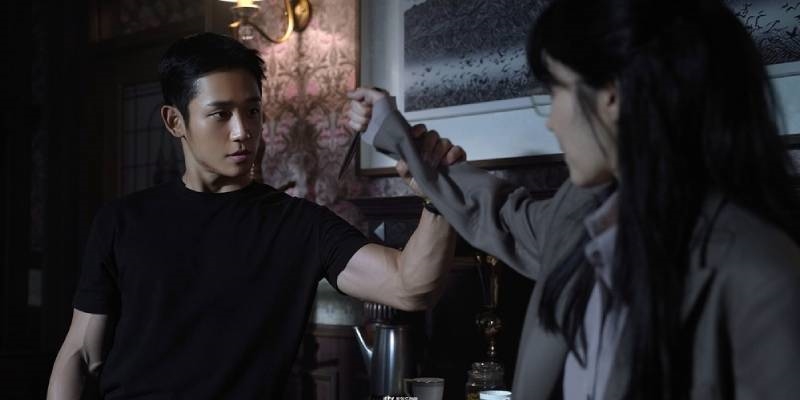 Phim Hàn ngày 20/1: Snowdrop tung ảnh Jung Hae In đối đầu Yoo In Na