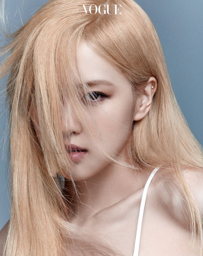 Rosé - gam màu nữ tính và dịu dàng sẽ khiến cho ai nhìn thấy cũng cảm thấy yêu thích. Hãy để mái tóc của bạn thật lung linh và quyến rũ với gam màu Rosé này nhé!