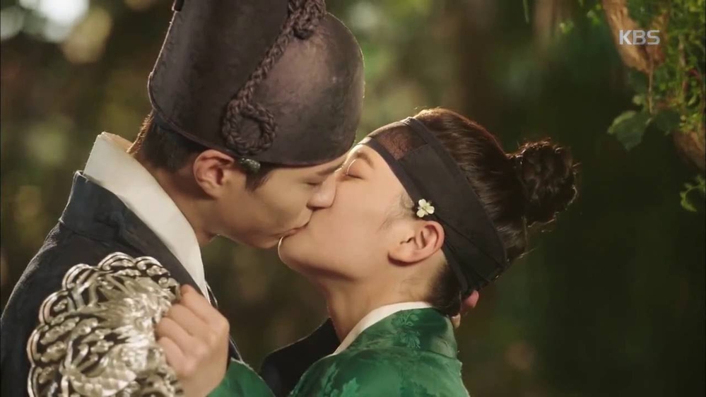 5 cảnh hôn trong phim Hàn để xem vào Valentine: Song Song mãi 