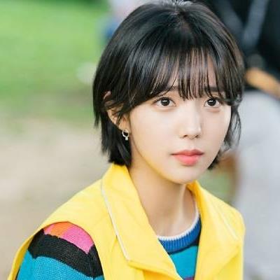Hội mỹ nhân Kbiz "xuống tóc" ngay đầu 2022: Song Hye Kyo chất ngất