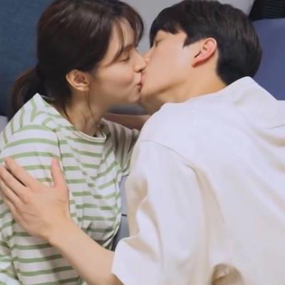 Hậu trường cảnh hôn trong phim Hàn: Han So Hee siêu phũ với Song Kang