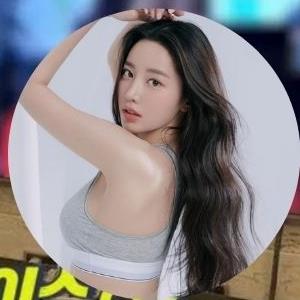 5 nữ idol một phát lên tiên: Johyun vô danh gây bão nhờ hộp đựng giấy